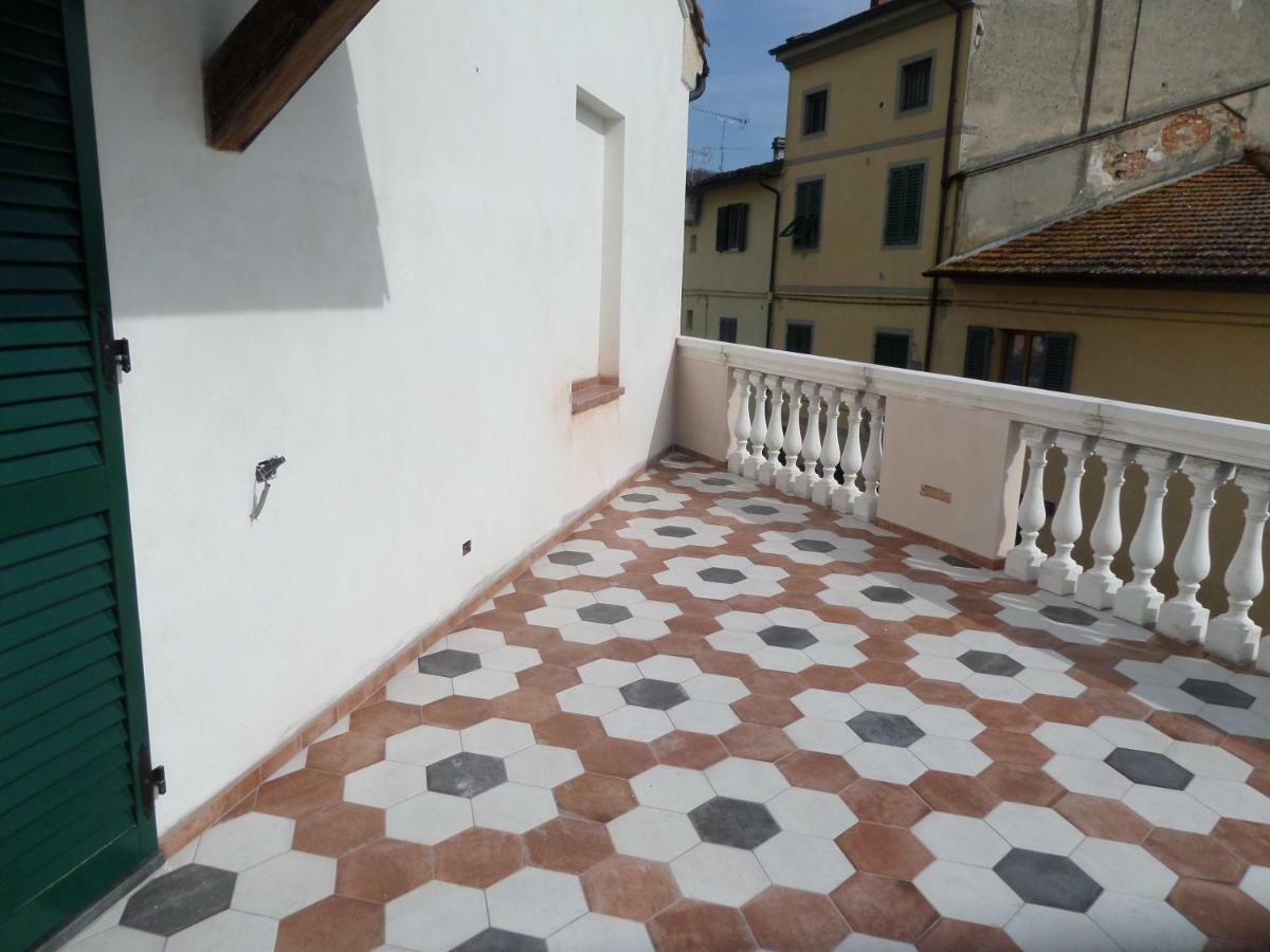 La Terrazza Διαμέρισμα Palaia Εξωτερικό φωτογραφία