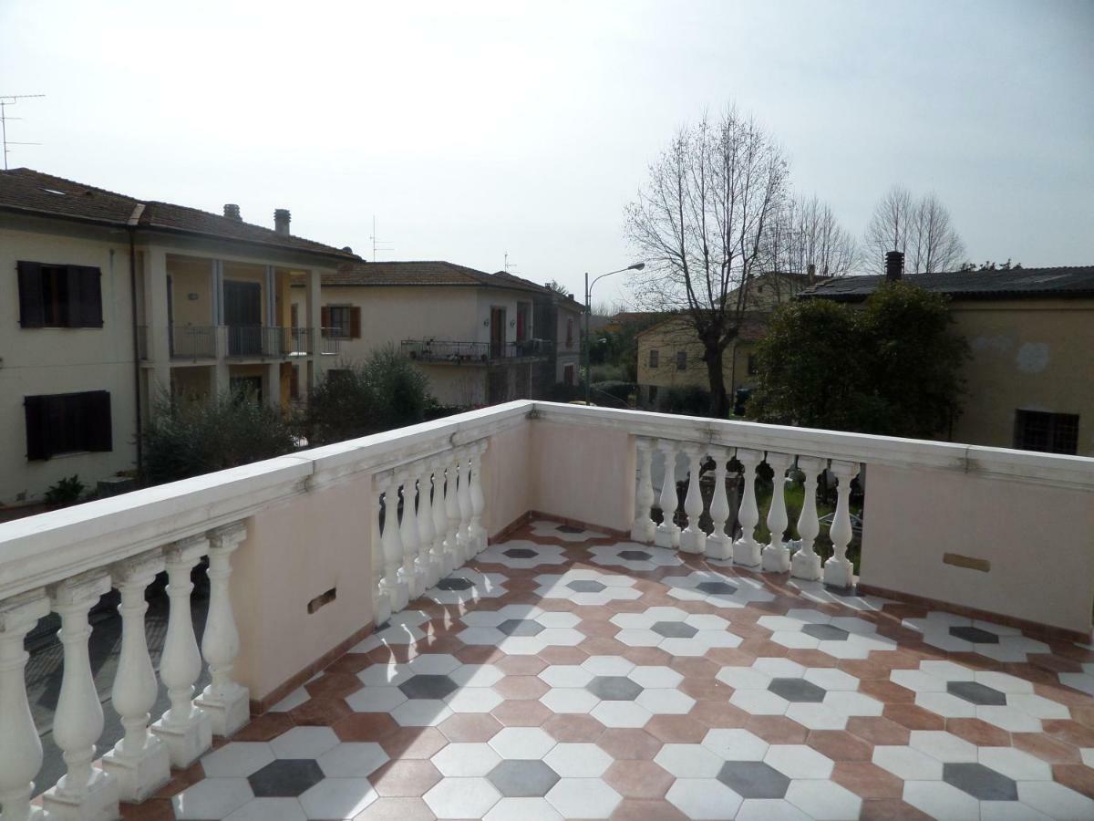 La Terrazza Διαμέρισμα Palaia Εξωτερικό φωτογραφία